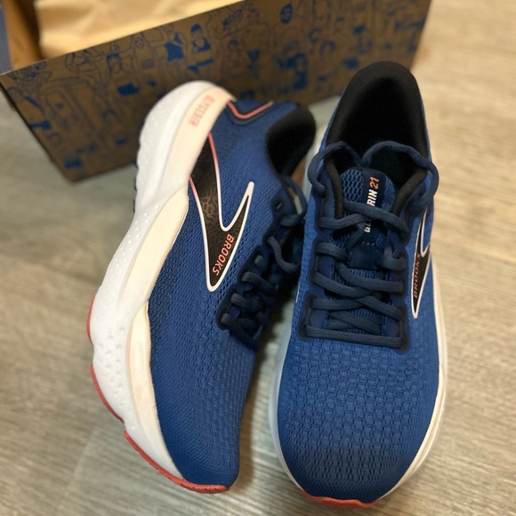 Brooks Other - Brooks Women’s Size 7.5 Navy and White Athletic Shoes New in Box